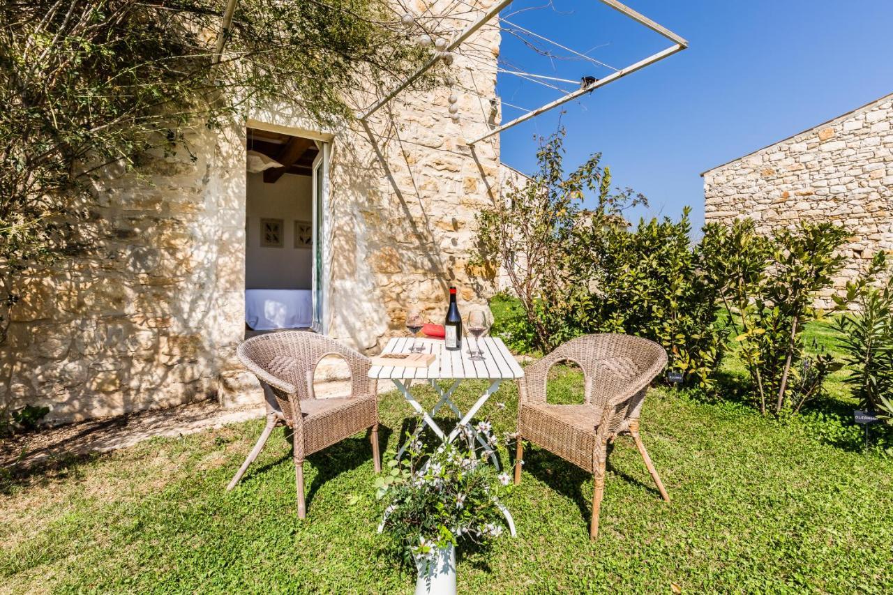 Baglio Occhipinti Villa Vittoria Bagian luar foto